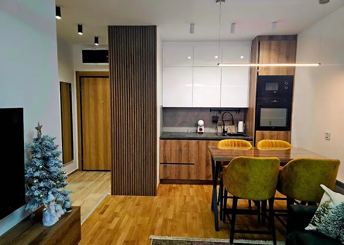 Montara Lux & Sa Parkingom 公寓 *