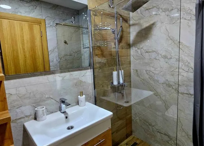 Montara Lux & Sa Parkingom 公寓