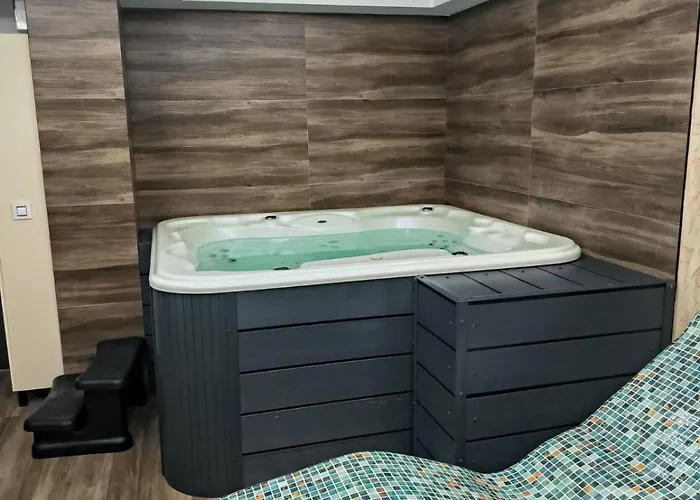 Montara Lux & Sa Parkingom 公寓